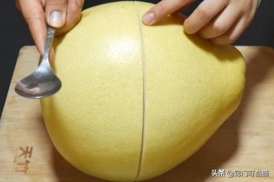 ​这是我见过最快的剥柚子方法，剥得干净又完整，不用抠不脏手