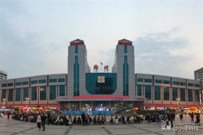 ​河南郑州开往乌鲁木齐的特快列车，途经西安，兰州，全程2983公里