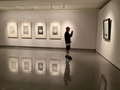 ​跨越30年的“日常颂歌”，谢海水墨艺术展深圳开展