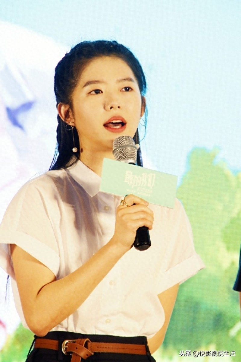 清纯可爱的外表下的“何蓝逗”,却拥有着一颗爱搞怪的心?