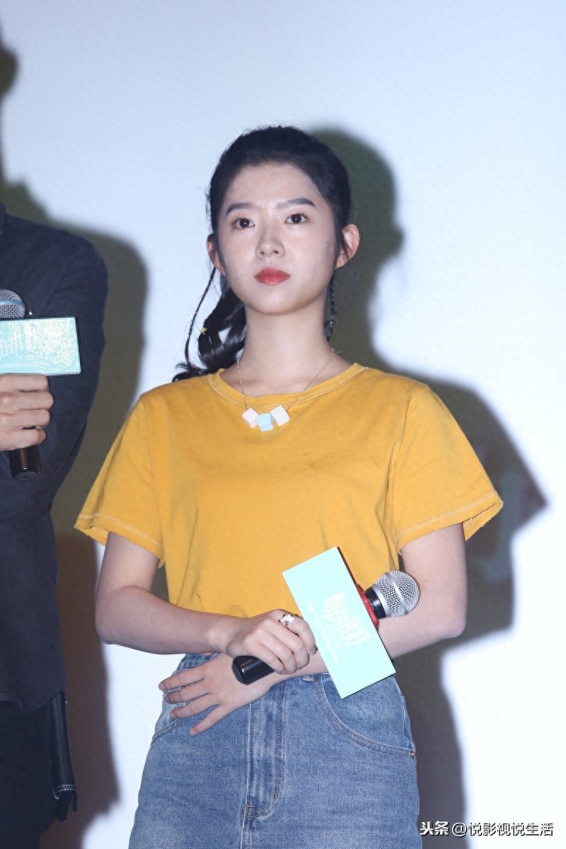 清纯可爱的外表下的“何蓝逗”,却拥有着一颗爱搞怪的心?