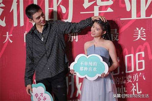 清纯可爱的外表下的“何蓝逗”,却拥有着一颗爱搞怪的心?