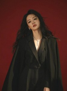 ​狗仔爆料称李沁与前男友差点结婚：连婚房都买好了