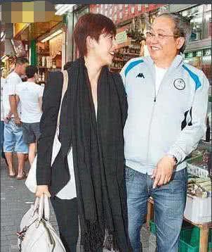 因与吴卓羲泳池玩闹“被离婚”，36岁梁靖琪今再婚嫁小8岁帅男友