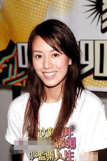 因与吴卓羲泳池玩闹“被离婚”，36岁梁靖琪今再婚嫁小8岁帅男友