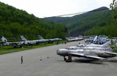 ​日本卫星“偷窥”中国机场，密密麻麻的战机，纳闷道：咋这么多？