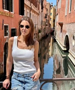 ​昔日玉女谈和卡卡离婚：他太完美生活缺点啥 网友：你咋不去找内马