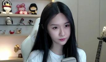 如何看待人气主播“见光死”？美颜镜头让多少水友心碎 你的阿冷