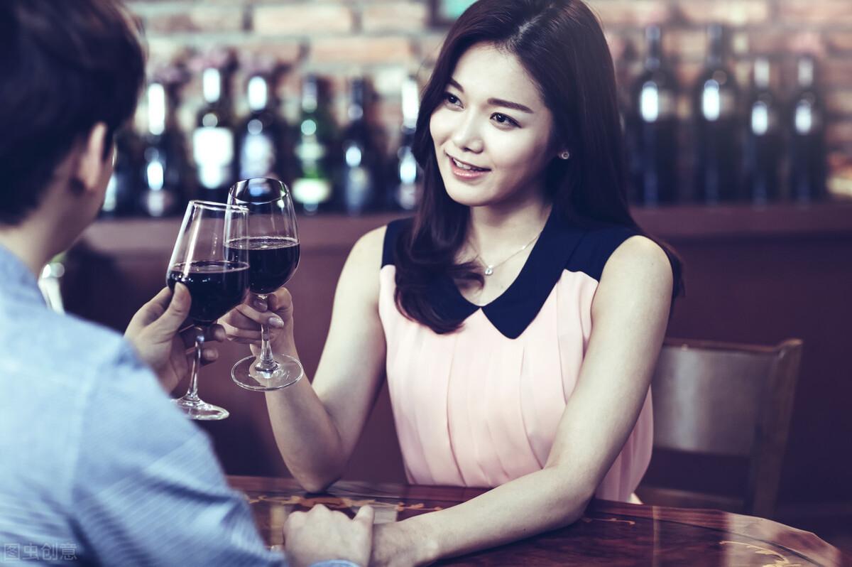 相亲见面怎么聊天 第一次（相亲怎么聊天第一次）