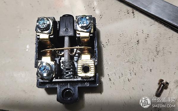 如何自制伸缩晾衣架（手把手教你超低成本制作美观实用的电动晾衣架）(55)