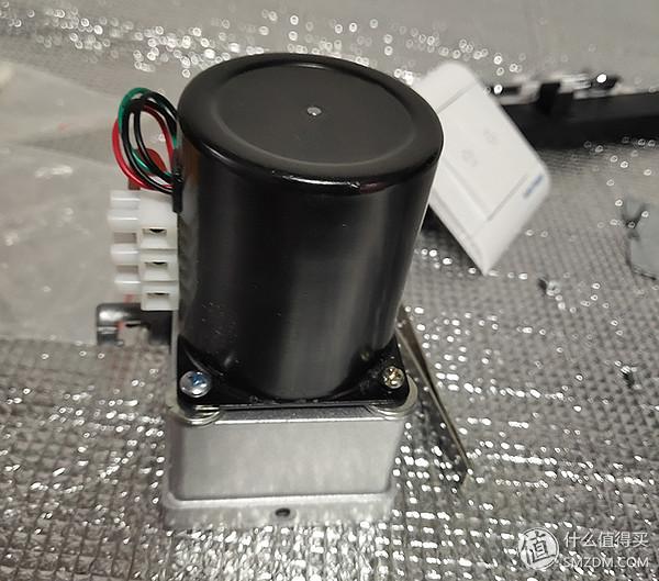 如何自制伸缩晾衣架（手把手教你超低成本制作美观实用的电动晾衣架）(27)