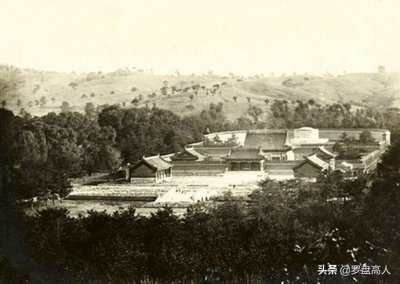 ​河北老照片：1900年前后易县清西陵的古建筑群景象