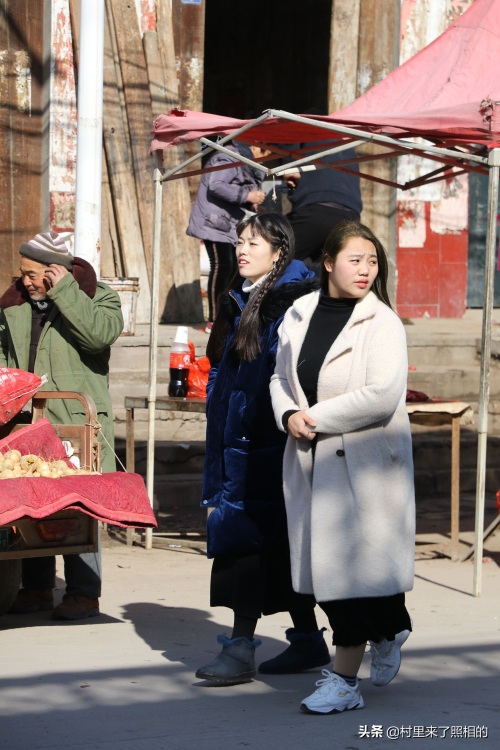 小镇青年“火”了，他们是一群梦在都市、根在家乡的人