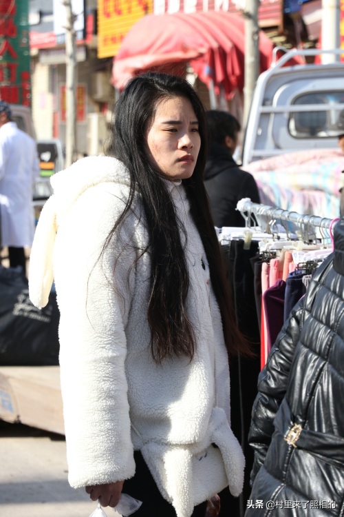 小镇青年“火”了，他们是一群梦在都市、根在家乡的人