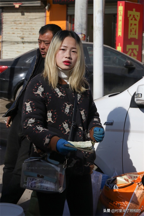 小镇青年“火”了，他们是一群梦在都市、根在家乡的人