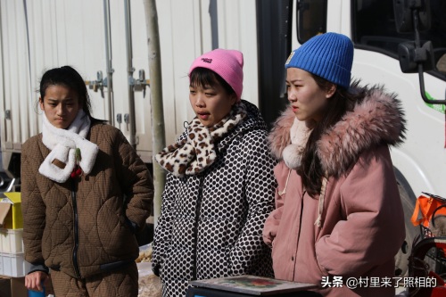 小镇青年“火”了，他们是一群梦在都市、根在家乡的人