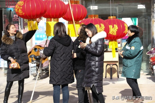 小镇青年“火”了，他们是一群梦在都市、根在家乡的人