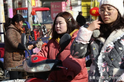 小镇青年“火”了，他们是一群梦在都市、根在家乡的人