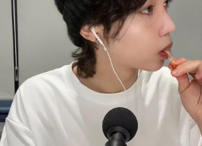 ​小洞饿了想吃大香肠喝热牛奶（小洞饿了想吃大香肠喝热牛奶有生宿醉）