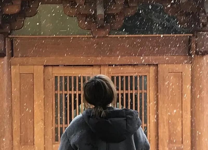 与男保姆偷情被婆婆撞见 与男保姆偷情被婆婆撞见