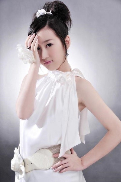 《巴啦啦小魔仙》的严莉莉，9年后长成了这样，成为了“宅男女神