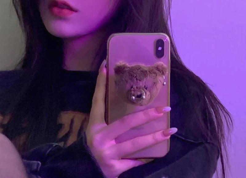 她的表现却让我惊讶 在教室里向美女班长表白