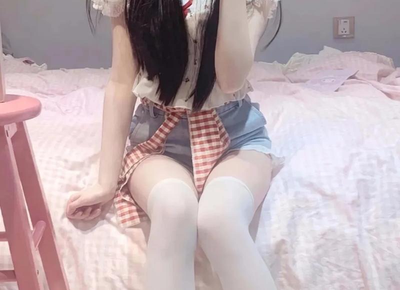  我生日，男友给我送9块9包邮的口红