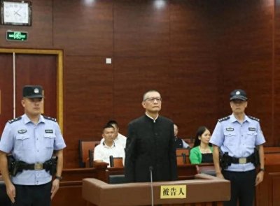 ​郑俊康受贿超五千万，轻轨项目成他16年半牢狱之路的祸根