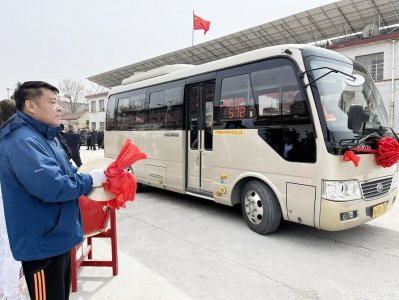 ​为方便村民出入主城区 济南572路社区公交“开跑”