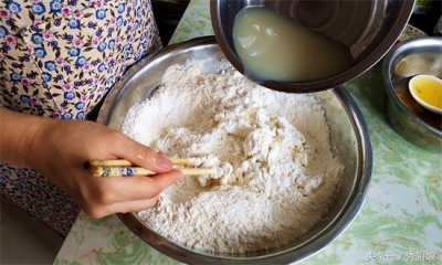 如何发面做馒头才松软 为啥你蒸的馒头不好吃，可能方法不对，厨娘详细，松软劲