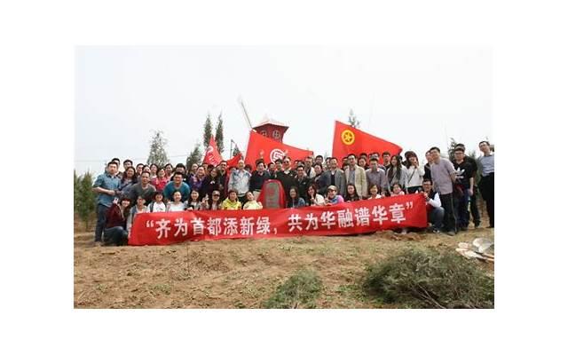 挖土种菜累了拍个抖音案牍(挖地种菜的实拍图片) 挖土种菜累了拍个抖音案牍(挖地种菜的实拍图片)