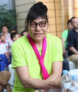 ​篮坛“女巨人”郑海霞，43岁与粉丝结婚后无子女，丈夫消失不见影