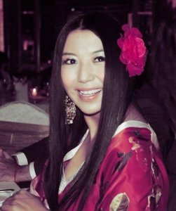 ​杨二车谢娜姆，她可不只是“红花教主”