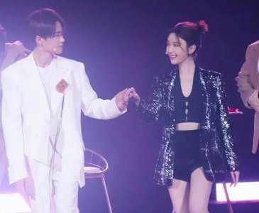 ​檀健次毛晓彤双双否认恋情