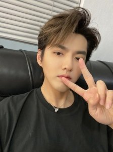 ​吴亦凡爆嚣张发声「暴怒呛4字」截图疯传！公司人去楼空凄惨现况曝