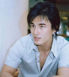 ​尹子维：从“酷酷坏小子”到全能艺人的蜕变