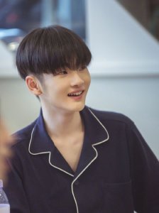 ​周震南只有172cm，穿睡衣录节目却意外惊艳，小个子也有强气场