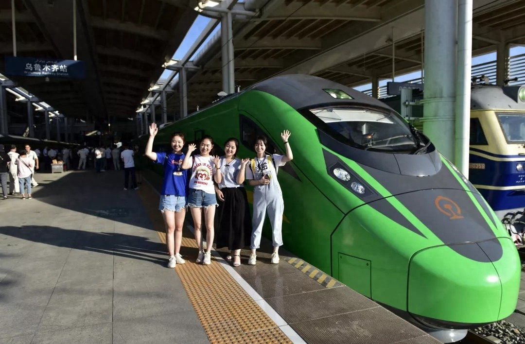 高铁影像-绿巨人 复兴号CR200J动力集中式动车组