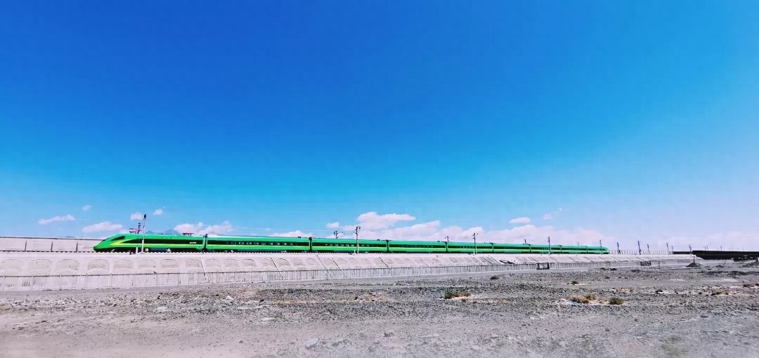 高铁影像-绿巨人 复兴号CR200J动力集中式动车组