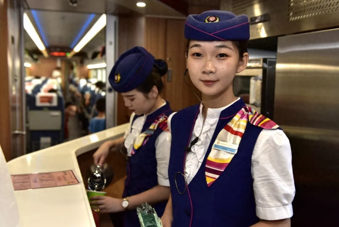 高铁影像-绿巨人 复兴号CR200J动力集中式动车组