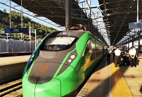 高铁影像-绿巨人 复兴号CR200J动力集中式动车组