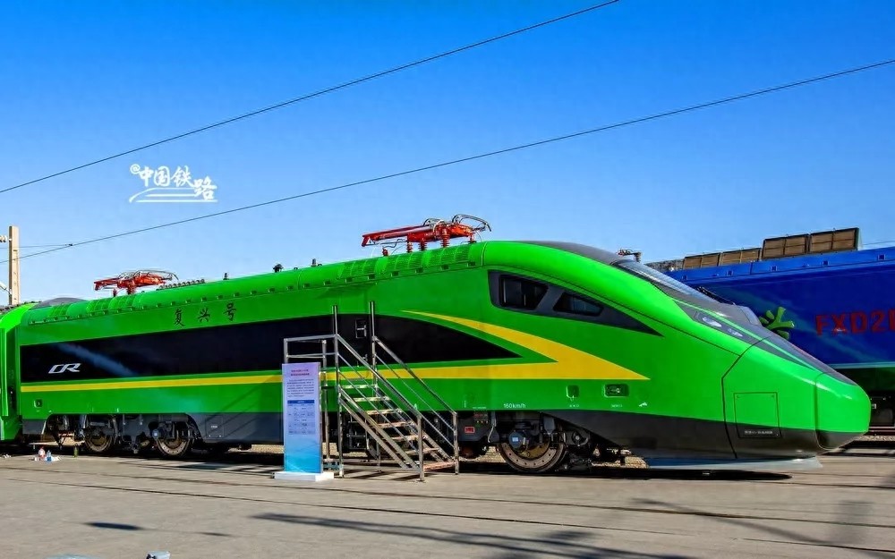 高铁影像-绿巨人 复兴号CR200J动力集中式动车组