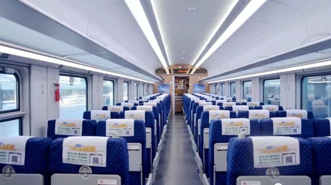 高铁影像-绿巨人 复兴号CR200J动力集中式动车组