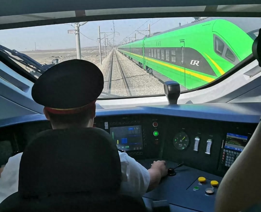 高铁影像-绿巨人 复兴号CR200J动力集中式动车组