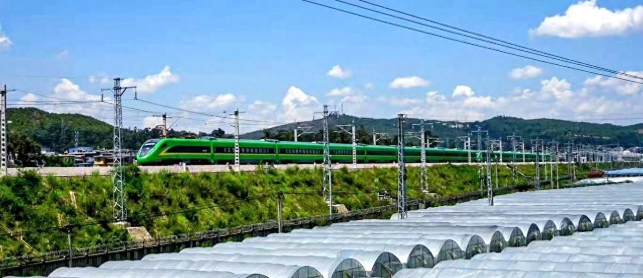 高铁影像-绿巨人 复兴号CR200J动力集中式动车组