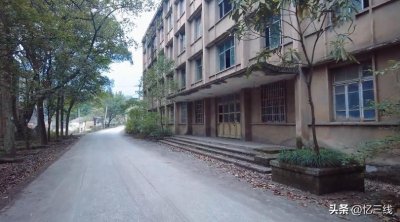 ​四川华蓥，生产自动步枪的军工厂，废弃多年如同空城一般