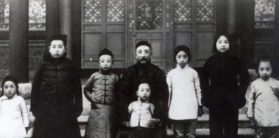 ​张作霖强娶的四姨太，90岁离世后为啥葬八宝山？看其后人是谁