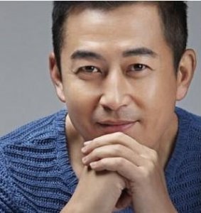 ​老戏骨王志飞：与相恋7年张歆艺分手后，转身与小15岁张定涵闪婚