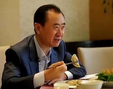 ​王健林的父亲：军人出身，活了101岁，百岁生日时王健林为他祝寿